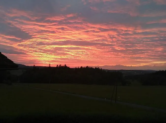 Steinwald Auslaeufer Mit Blick Auf Koesseine * Waldershof